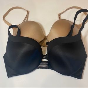 Victoria Secret Very Sexy push-up bra duo.